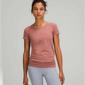 lululemon Swiftly Tech Short
Sleeve Shirt 2.0
Color Spiced Chai / Quick Sand